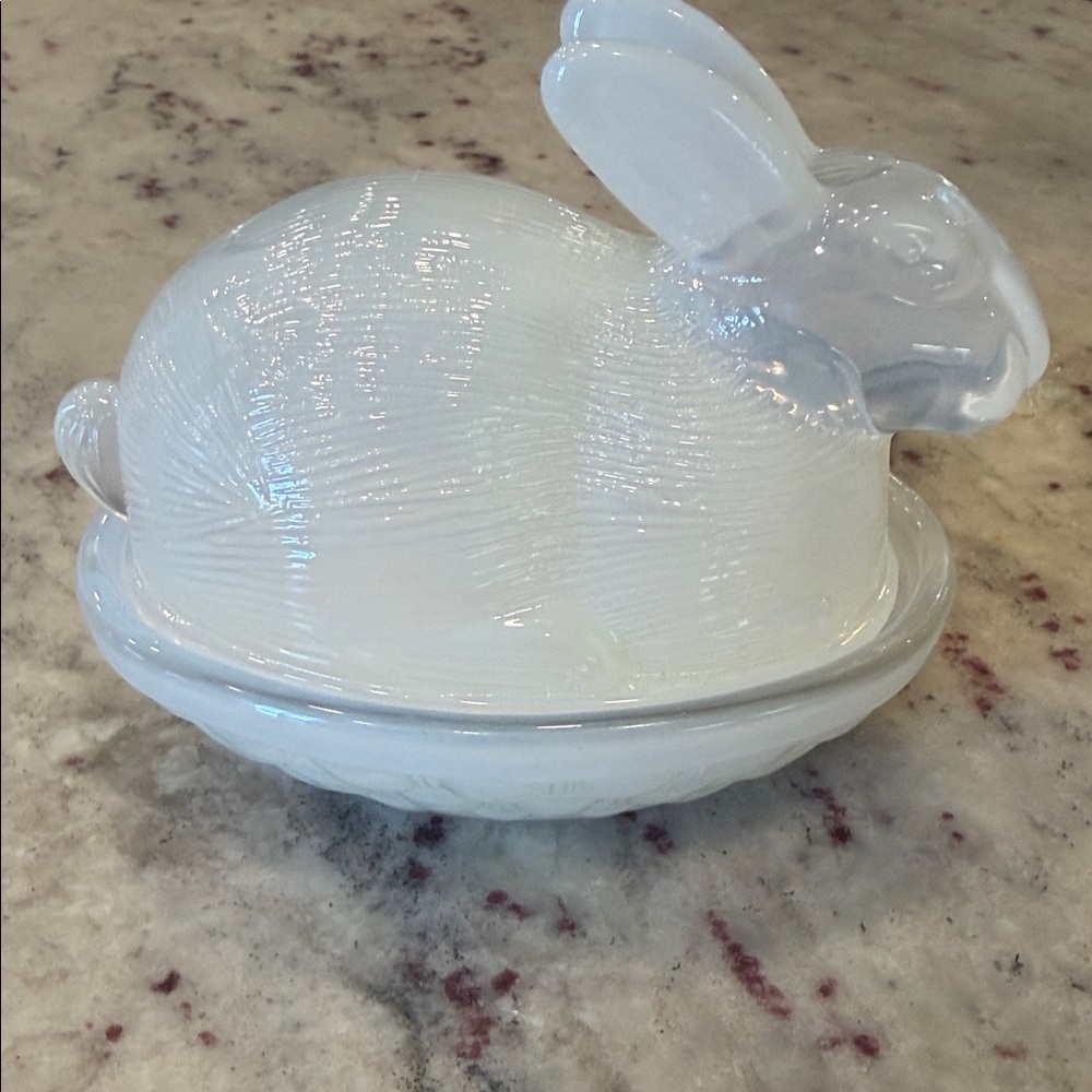 White Glass Bunny on a Nest - Picture 3 of 6